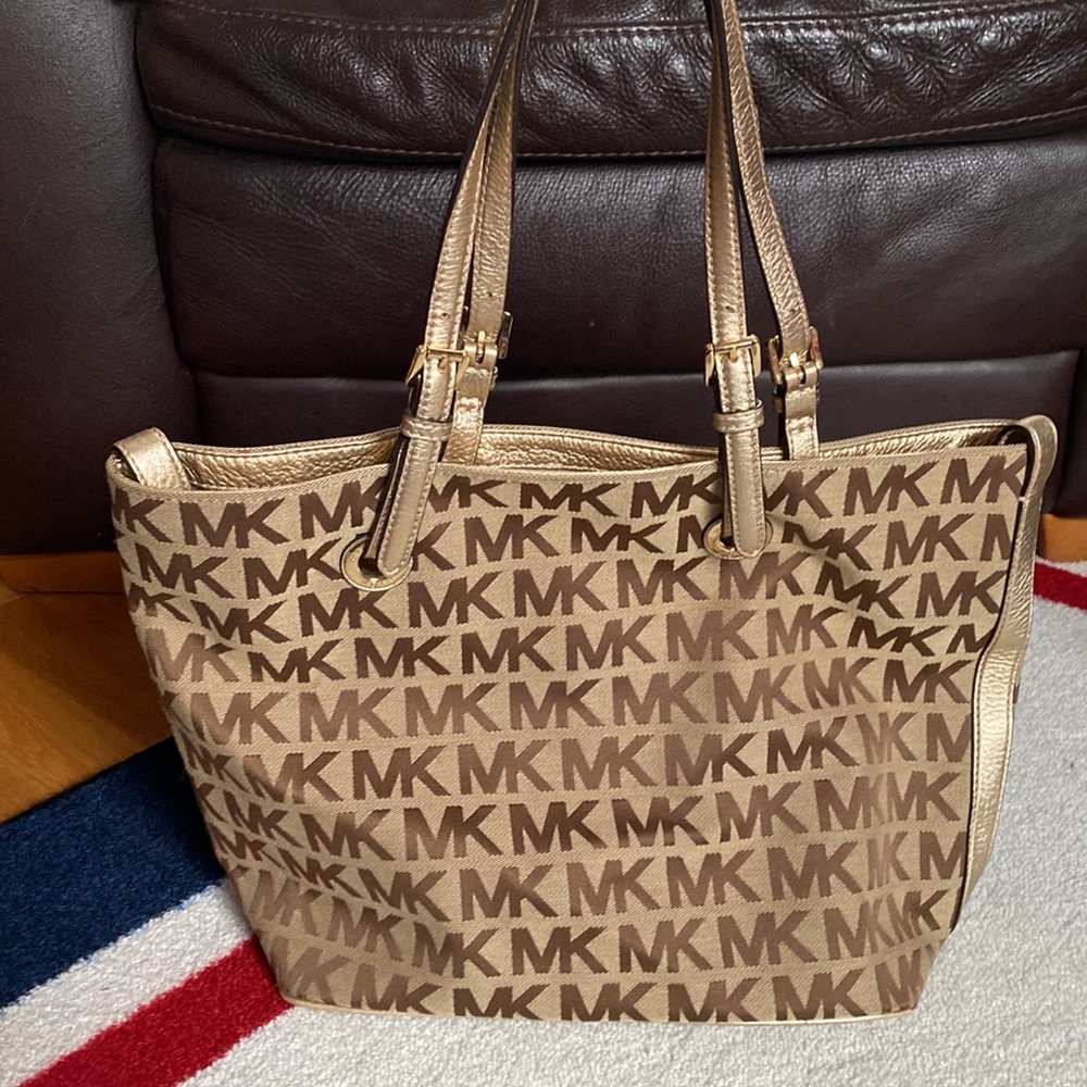 Gold Logo MK Purse - Picture 2 of 11